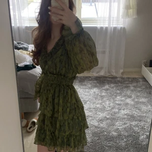 Grön klänning - Storlek: xs Oanvänd 