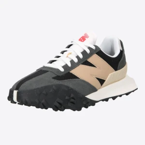 New balance - Säljer jätte coola new balance skor utan någon defekt och tecken på användning😁 passar nu perfekt till vår, sommar😍pris diskuteras och för egna bilder är det bara att skriva💘