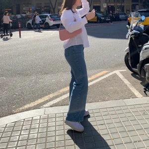 Jeans - Fräscha ljusblå jeans från weekday! 28 i midjan och sen snyggt baggy.