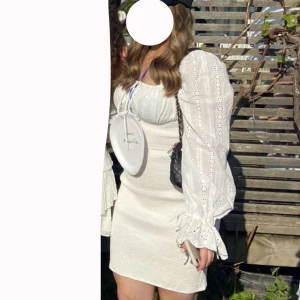 Adoore klänning - Säljer min älskade studentklänning från adoore. 💕💕💕 Storlek M och i super fint skick. 