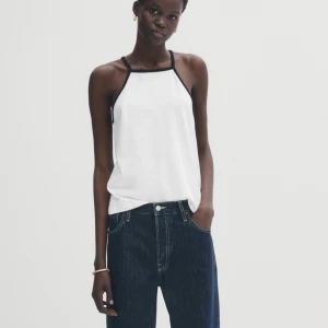 Linne med svarta band🤍 - Oanvänd men så fin! Tyvärr lite liten på mig :( köpte för 25,95€. OBS! linnet är ganska see trough ⭐️⭐️⭐️(frakt 12kr)