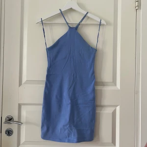  Klänning    - Zara klänning, använt en gång för att den är för kort. 