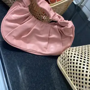 En jätte söt rosa väska 