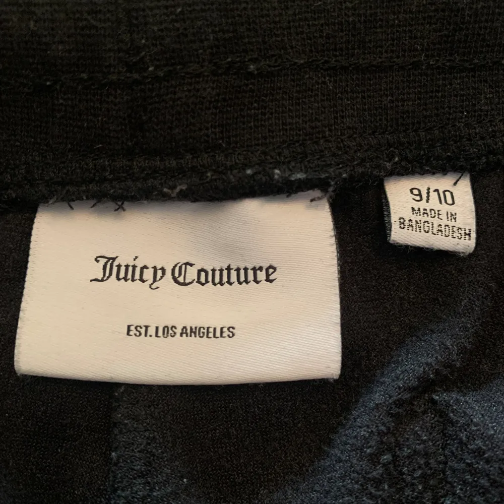 Svarta Juicy Couture byxor. Strl 9/10. Jeans & Byxor.