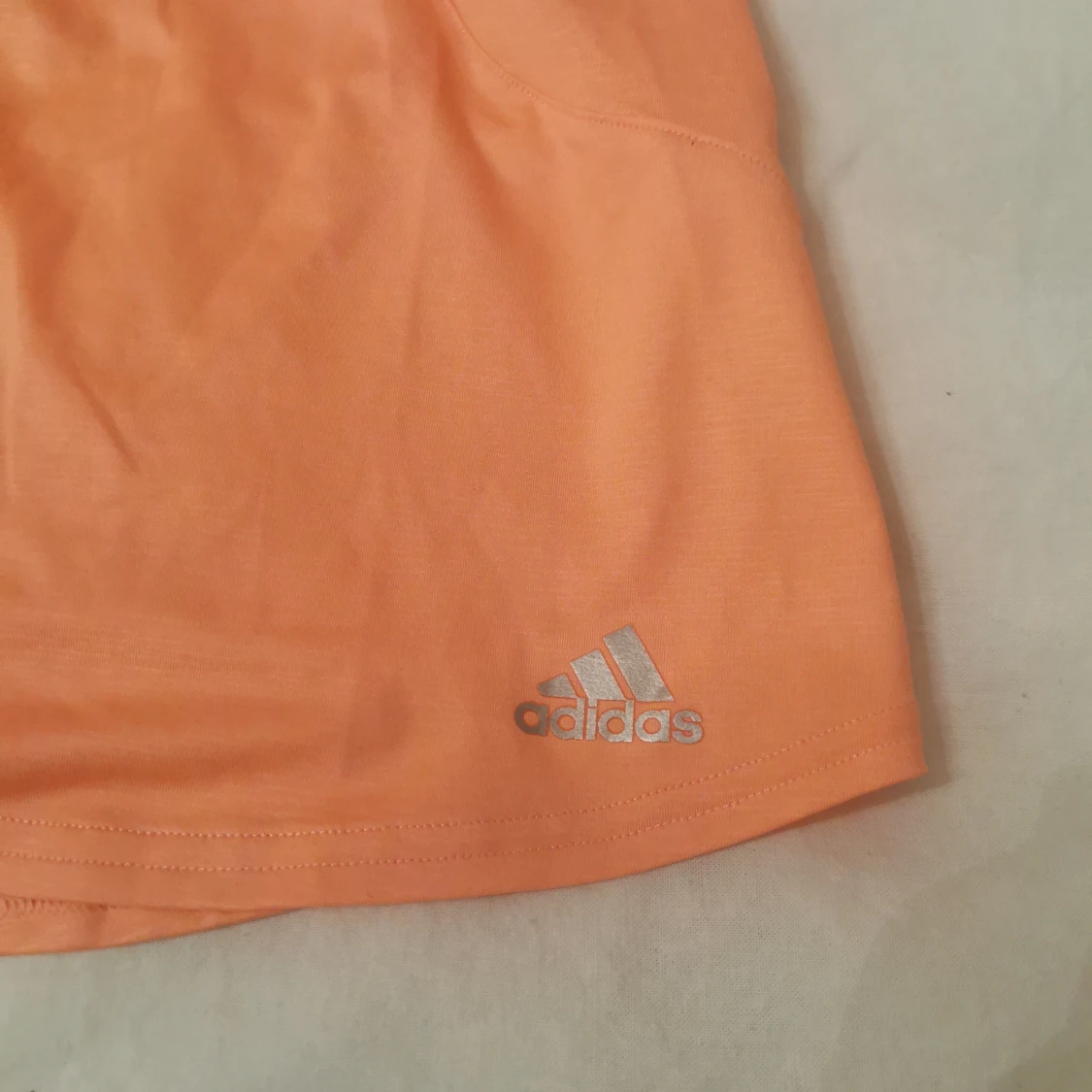 Tränings linne i märket Adidas  - 91