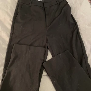 Kostymbyxa - Kostymbyxa från ginatricot endast testade!!