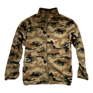 Camo zipup  - Supersöt zipup flis som tyvärr inte kommer till användning 💕 i storlek S