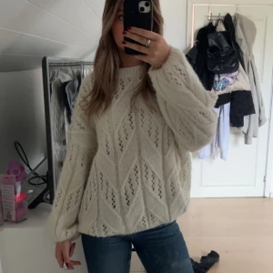 ❤️‍🔥 - Stickad tröja ifrån Nelly! Jätte söt💞 Använd endast en gång. Nypris: 549kr