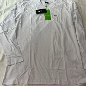 Hugo boss long sleeve t shirt  - Fully new with tag Size L Long sleeve T shirt.. not thick as sweatshirt..