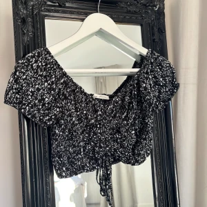 Topp från pull&bear - Topp från pull&bear som aldrig är använd 🩷