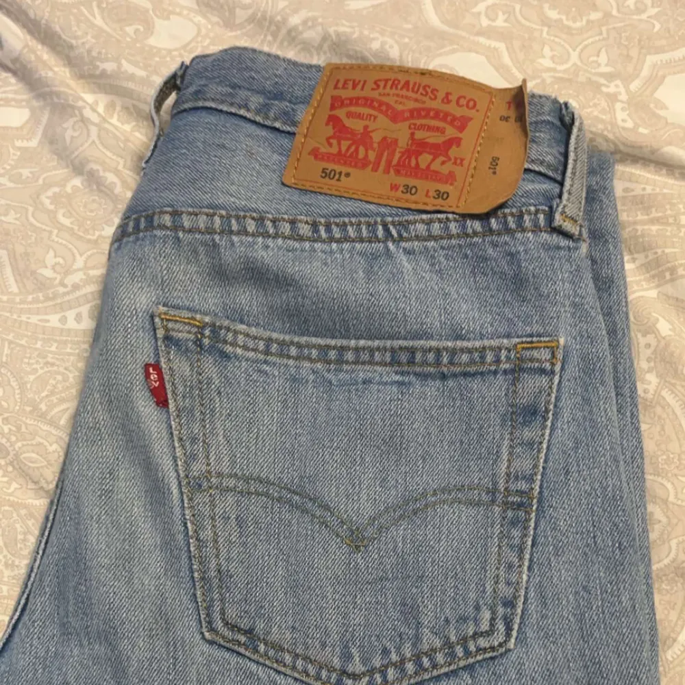 Blås levis jeans storlek w30 L30. Raka, 501. Äkta . Jeans & Byxor.