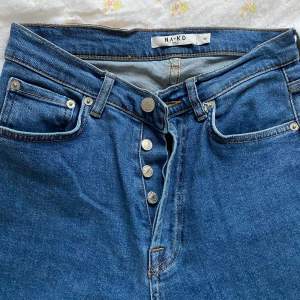 Superfina raka jeans från NA-KD😍