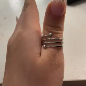 En silver ring 