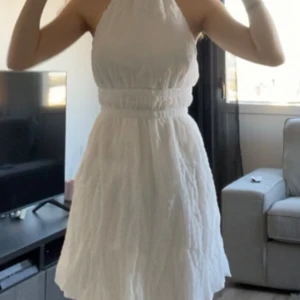 Studentklänning  - Säljer då jag inte kunde skicka tillbaka längre. Finns fler på min sida.