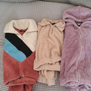 Tröjpaket  - Tröjor/koftor  använda ca 3ggr, inga defekter 1a tröjan feån bikbok stl Xs paasar även M 2a tröjan gina Tricot stl S passar oxå M 3e tröjan lindex stl 170/ M