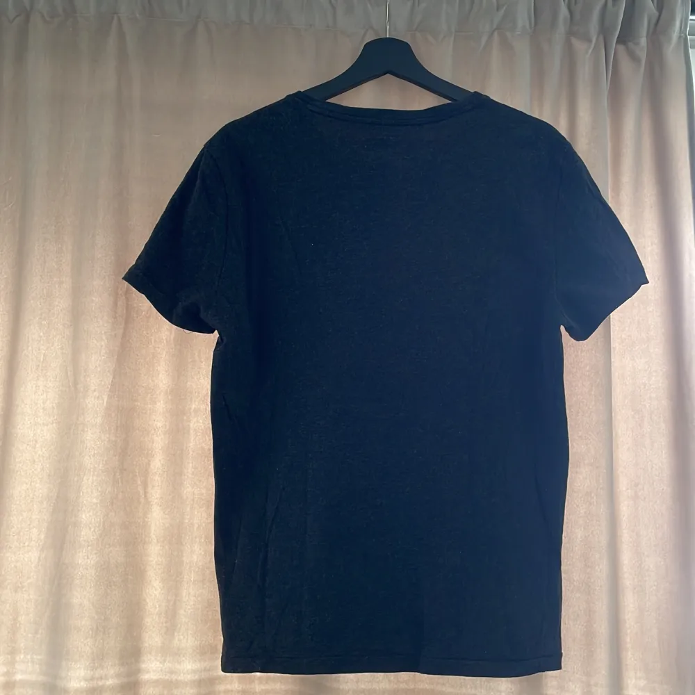 Mörkgrå Ralph Lauren T-shirt Strlk: M • 175/96A (Slim-fit)  Testat t-shirten (var för smal för mig)  . T-shirts.