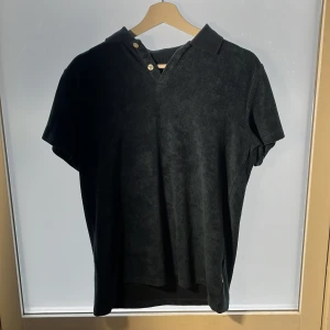Nikben shorts & tröja - Tja! Säljer detta nikben set. Dem är i nytt skick och aldrig använda. Färgen är lite speciell (blågrön). Hela setet kostar 2300kr (nypris) kvitto finns. Kan även sälja en för en💸🤝