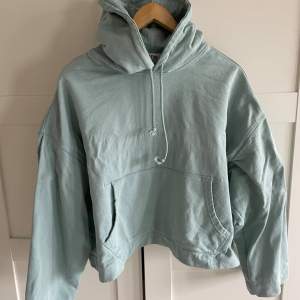 Ljusblå/turkos hoodie från Acne, endast använd ett fåtal gånger🩵