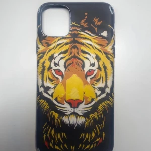 Mobilskal Lejon iPhone 11 PRO max - Har några defekter som ni kan se på bild 3 och 4. Annars i bra skick. Mer iinfo hittar du i min bio 😊