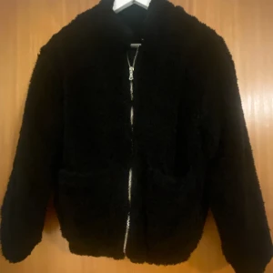 Fure jacka  - Storlek medium, gott skick med fickor