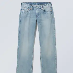 Lågmidjad jeans från weekday! Pris kan diskuteras vid snabb affär ❤️❤️Nypris 590!