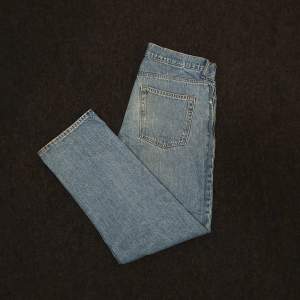 Säljer mina blåa loose fit vailent jeans som blivit för små -priset är kraftigt rabatterat från inköpspris Skick:7/10  Tveka inte med att skriva om du har frågor!