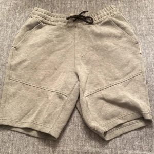 Hollister mjukishorts  - Bra skick, perfekt inför sommaren och bara ha hemma och chilla i.  Storlek: XS Pris: 75kr