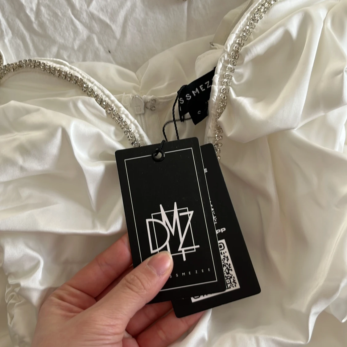 Vit klänning (prislappen kvar!)  - 92