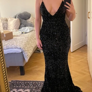 Balklänning  - Balklänning som aldrig är andvänd. Säljer för att jag hittade en annan. Stl 38