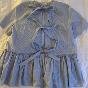 Sötaste blusen - Jättesöt volang blus/topp🙏🏻❣️💋 Pris kan diskuteras vid snabb affär, använd gärna köp nu funktionen