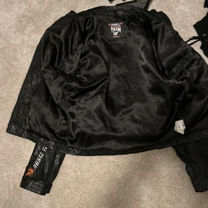 Rg 512 racing jacka  - Medium storlek, hitta den i min källare och tänkte jag kan sälja den för 300kr