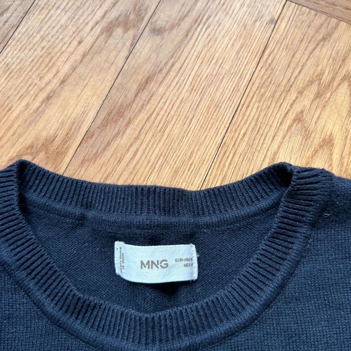 Tunnt stickad crewneck från mango  - 90