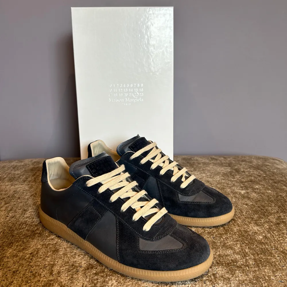 Maison margiela sneaker l Skick:9/10 | h Allt med följer som box och kvitto | Storlek: 42 (passar 43) Nypris 6999 | Pris: 4999kr | Fraktar via postnord eller instabox på köparens bekostnad | Hör av dig vid minsta fråga eller fundering. Skor.