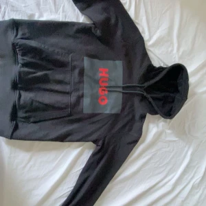 Hugo hoodie - Hugo hoodie knappt använd pga storlek liten på mig. Mycket bra skick. Bra kvalite och hoodie har storlek M