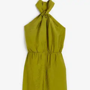 Grön klänning HM  Storlek xs/34  Använd 1 gång 
