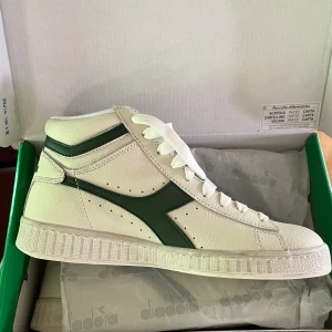 Diadora sneakers - Är endast testade då de var i fel storlek 