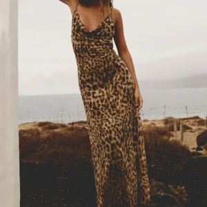 Drömmigaste klänningen - Slutsåld klänning från zara 🌸