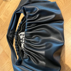 Väska  - Jätte fin väska från Vero Moda i jätte fint skick 