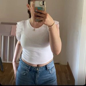 Zara tröja - Vit kortärmad tröja som inte kommer till ngn användning 