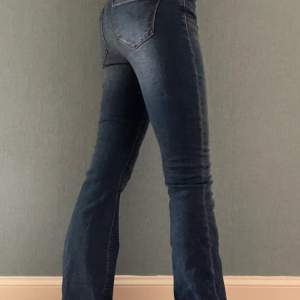 Snygga bootcut jeans från Only i bra skick! Använda fåtal gånger! Storlek S längd 34!  Pris kan diskuteras 