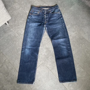 Feta Levis 501 - Skitsnygga raka 501:or med grym wash säljes. 10/10 skick, inga flaws. Storlek W29 L32 (står W31 på byxan men är i verkligheten W29). Skriv vid eventuella frågor eller funderingar :)