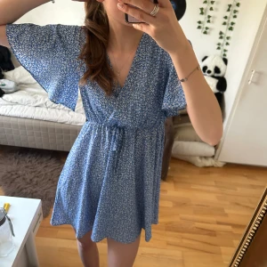 Blå sommarklänning  - Jättefin sommarklänning i mycket bra skick!!!💗✨💫