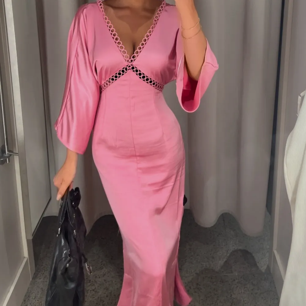 Superfin rosa långklänning från H&M. Endast använd en kväll! 🩷 Pris+frakt. Klänningar.