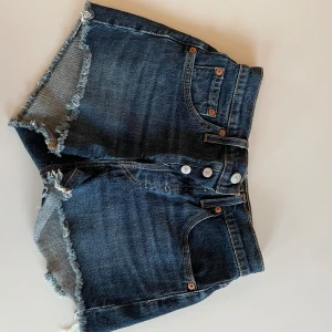 Levis jeansshorts  - Levis jeansshorts i storlek w 24, fint skick!