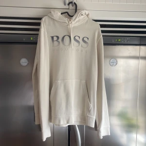 Hugo Boss Hoodie  - En fin Hoodie från Hugo Boss. Storlek S men passar M.  