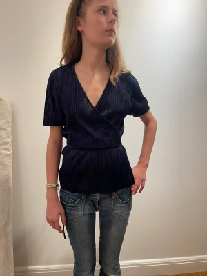 Topp  - Jätte fin blå topp 