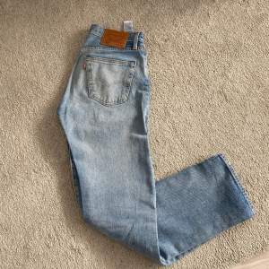 Jeans från Levis- storlek 29/32- väldigt fint skicka-pris: 599 sek - nypris: 1099 sek.