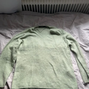 Stickad tröja  - Jättemysig stickad tröja, nästan oanvänd