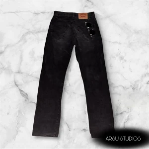 LEVIS grå/svarta jeans - Ganska bra skick, äkta levis