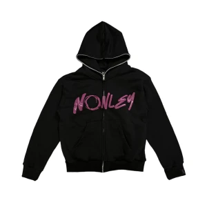 Nonley Hoodie - Svart - Nonley hoodie i Svart färg. Har en hög kvalitet och finns i alla storlekar. Säljs till ett extraordinärt pris och finns i två fräscha färg alternativ. Skriv gärna vid funderingar.